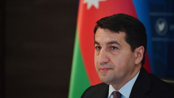 Помощник Президента Азербайджана - заведующий отделом по вопросам внешней политики Хикмет Гаджиев - Sputnik Азербайджан