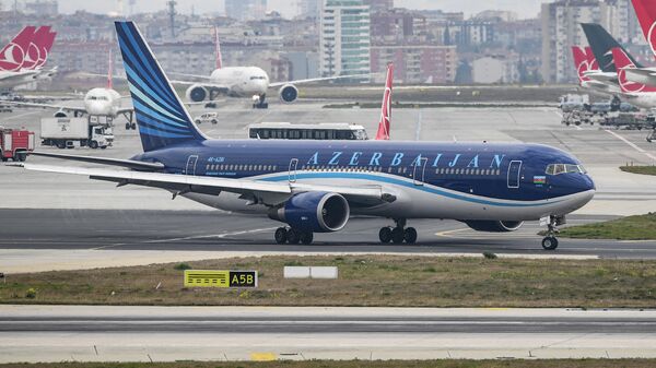 Пассажирский самолет AZAL, фото из архива - Sputnik Азербайджан