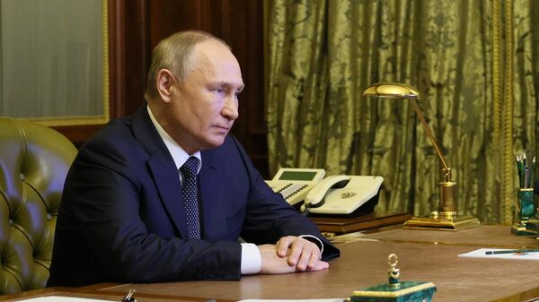 10 октября 2022. Президент РФ Владимир Путин проводит оперативное совещание с постоянными членами Совета безопасности РФ в режиме видеоконференции. - Sputnik Азербайджан