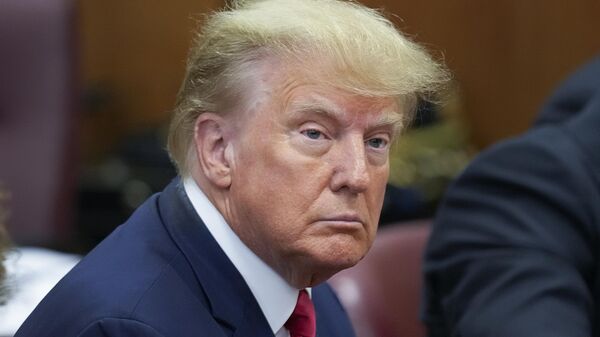 Экс-президент США Дональд Трамп в уголовном суде Манхэттена - Sputnik Азербайджан