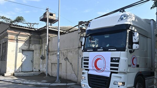 Азербайджанское общество Красного Полумесяца направило гумпомощь для жителей Карабаха армянского происхождения - Sputnik Азербайджан
