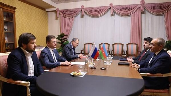 Александр Новак встретился с Министром экономики Азербайджана Микаилом Джаббаровым - Sputnik Азербайджан
