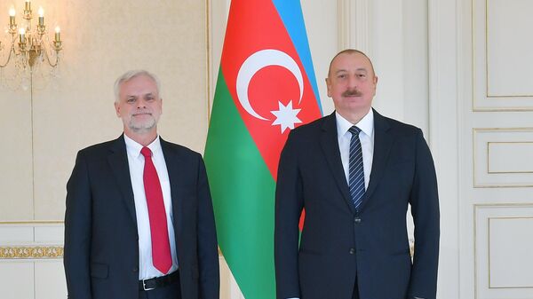 Prezident İlham Əliyev ABŞ-ın ölkəmizdə yeni təyin olunmuş səfirinin etimadnaməsini qəbul edib - Sputnik Азербайджан