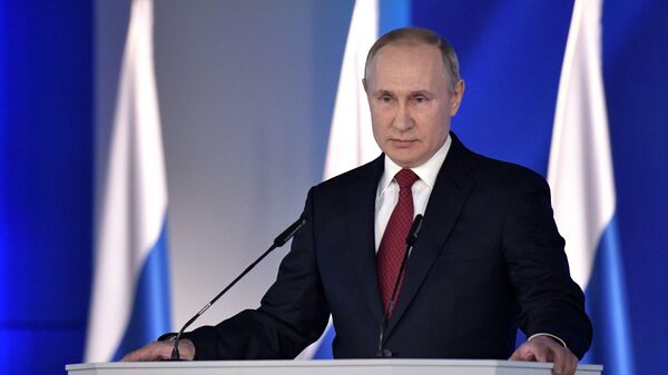 Президент РФ Владимир Путин выступает с ежегодным посланием Федеральному Собранию - Sputnik Азербайджан