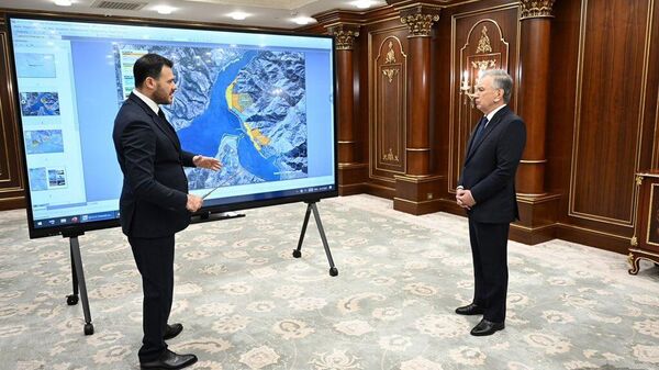 Эмин Агаларов презентовал президенту Узбекистана Шавкату Мирзиёеву проект международного туристического центра Sea Breeze Uzbekistan на берегу Чарвака - Sputnik Азербайджан