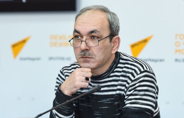 Преподаватель Гимназии искусств при Азербайджанской национальной консерватории Эльгюн Сейидзаде Преподаватель Гимназии искусств при Азербайджанской национальной консерватории Эльгюн Сейидзаде - Sputnik Азербайджан