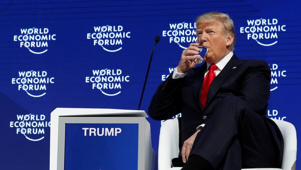 Президент США Дональд Трамп принимает участие в ежегодном совещании Всемирного экономического форума (ВЭФ) в Давосе, Швейцария 26 января 2018 год - Sputnik Азербайджан