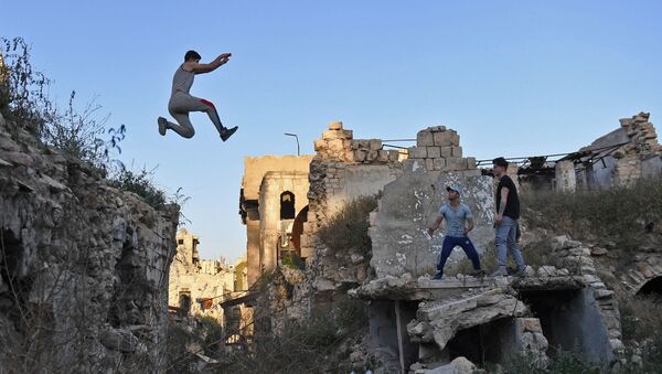 Syrian Teenagers Practice Parkour in Aleppo - Sputnik Азербайджан