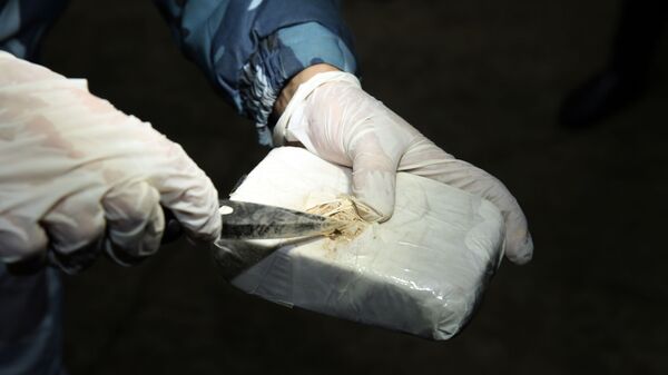 Astara gömrük postunda saxlanılan yük avtomobilində 933 kiloqramdan artıq heroin aşkar edilib - Sputnik Азербайджан