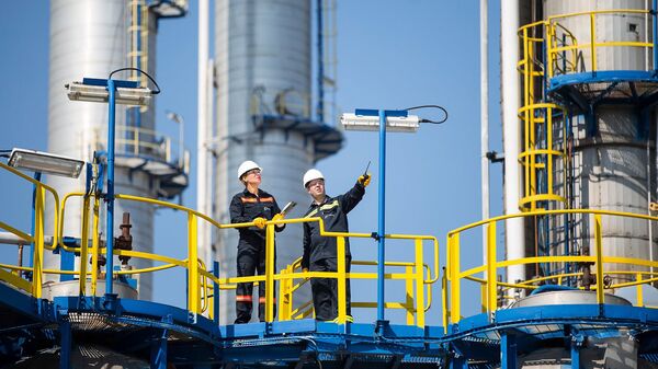 Сотрудники SOCAR, фото из архива - Sputnik Азербайджан