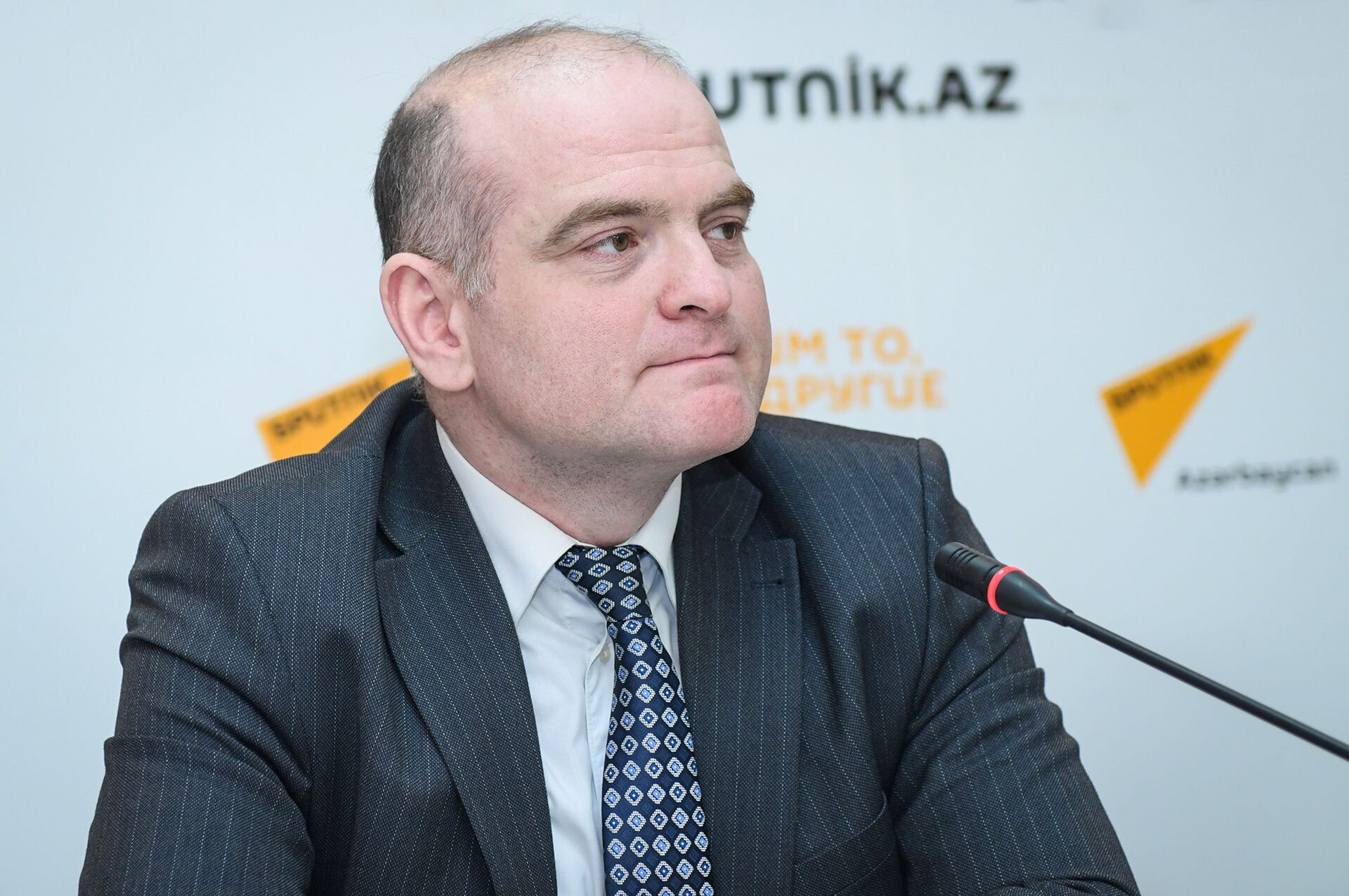 Заместитель директора Русской школы экономики UNEC Эльшад Мамедов Заместитель директора Русской школы экономики UNEC Эльшад Мамедов - Sputnik Азербайджан, 1920, 01.04.2024